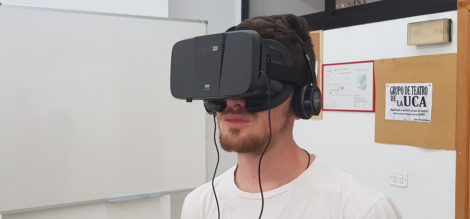 Estudiantes de la UCA aprenden idiomas mediante la inmersión en realidad virtual
