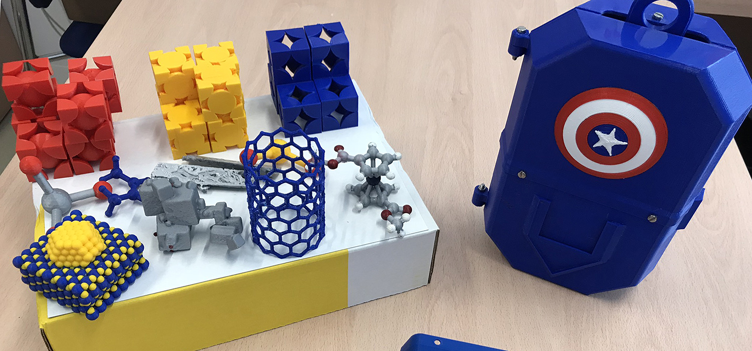 Investigadores de la UCA se suman al proyecto #chemobox y usan tecnología 3D para fabricar carcasas de héroes para uso pediátrico