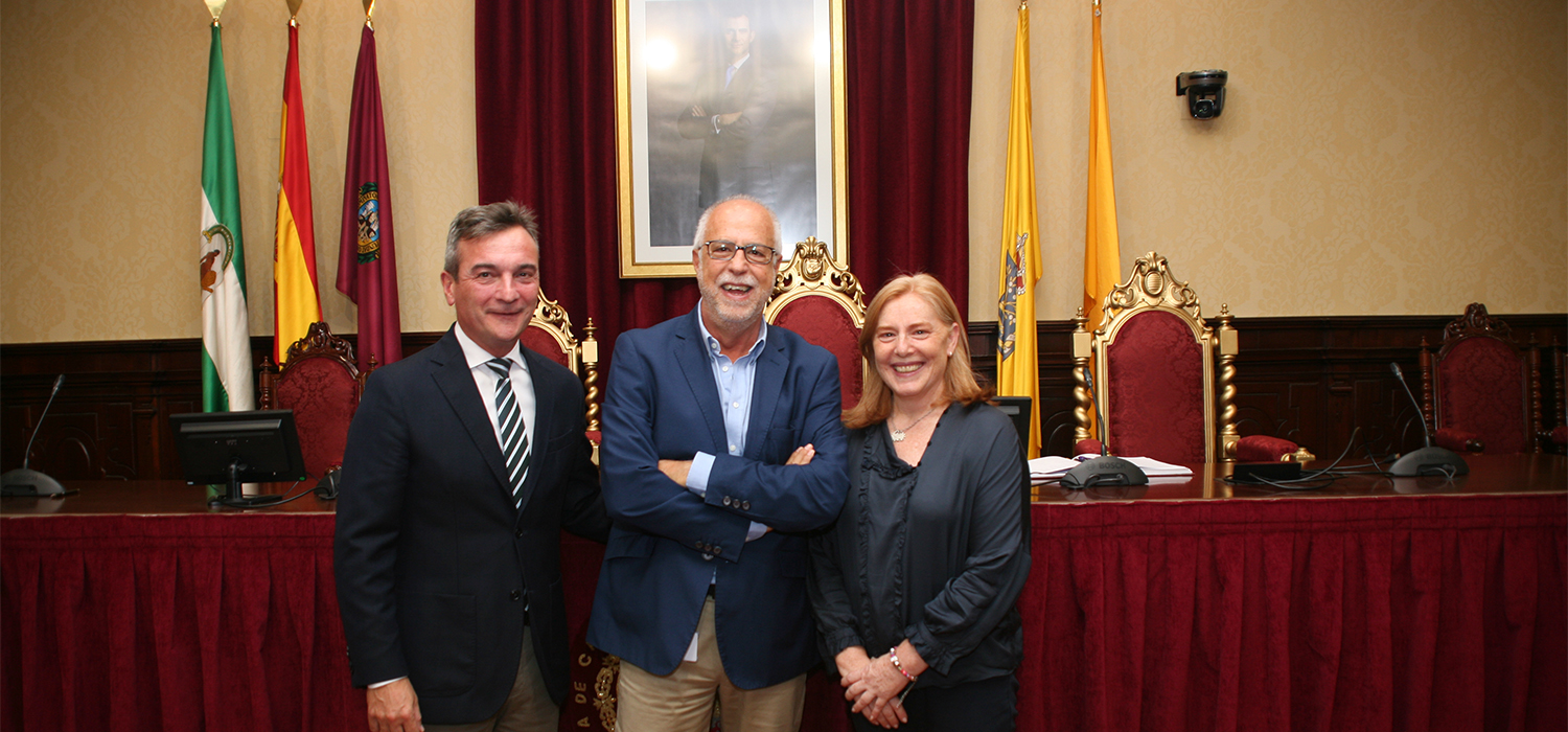 El profesor Juan Antonio Micó toma posesión como nuevo vicerrector de Investigación de la Universidad de Cádiz