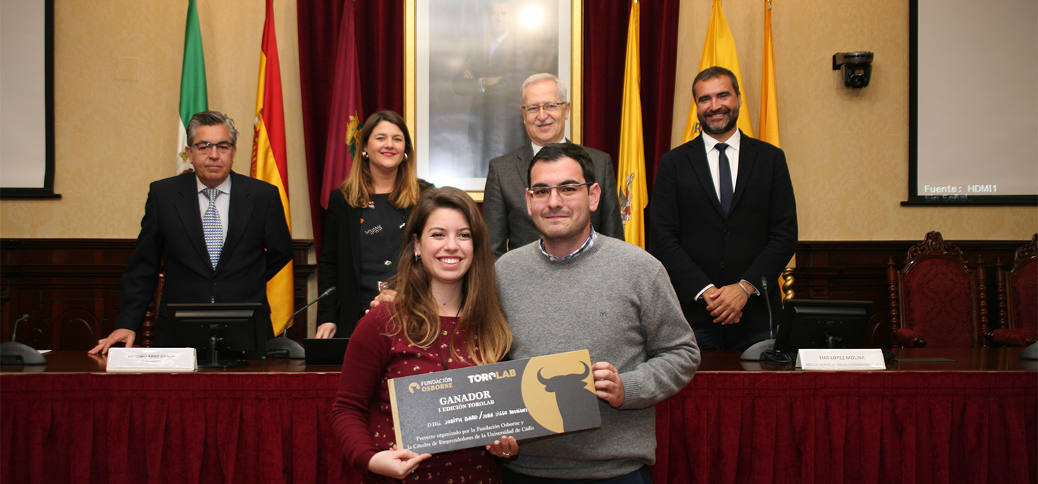 Los alumnos Juan Diego Rodríguez y Judith Baro ganan la primera edición del programa ‘TOROLAB’