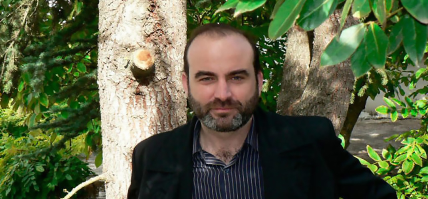 El poeta y novelista Ernesto Pérez Zúñiga vendrá el jueves 16 a las Presencias Literarias en la UCA