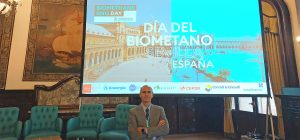 El profesor José Luis García Morales imparte el discurso inaugural en el II Día del Biometano en ...