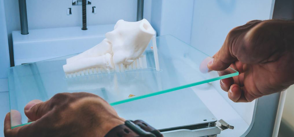 Investigadores de la UCA obtienen huesos artificiales en 3D con materiales sostenibles para planificar operaciones quirúrgicas