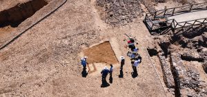 La Universidad de Cádiz retoma los trabajos arqueológicos en el yacimiento fenicio del Castillo d...