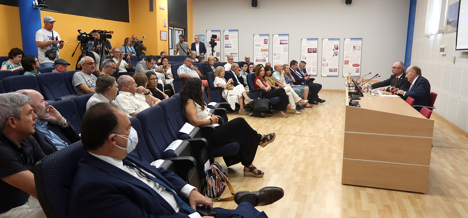 Miquel Roca imparte la conferencia principal de los 74º Cursos de Verano de la UCA en Cádiz