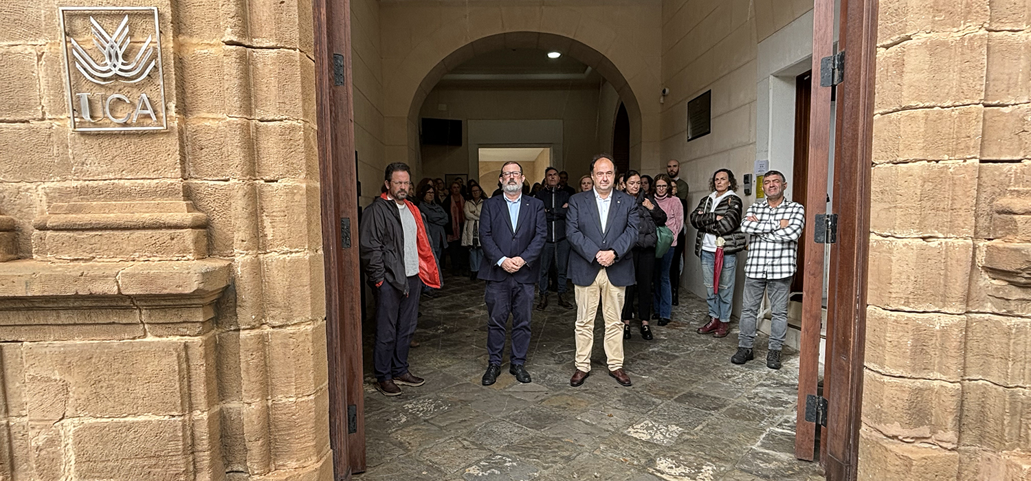 Minuto de silencio en las puertas de los centros UCA por víctimas DANA en España