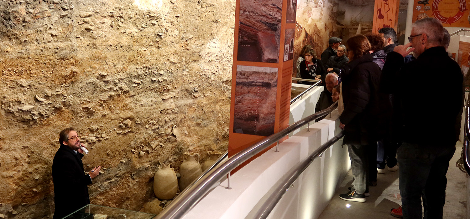 Cerca de un centenar de personas visitan la Cripta Arqueológica del Testaccio de Gades