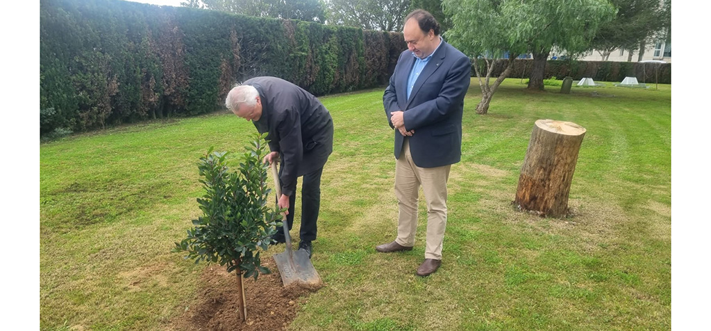 Un madroño representará al químico físico y gastrofísico danés Ole G. Mouritsen en el Bosque de Los Honoris