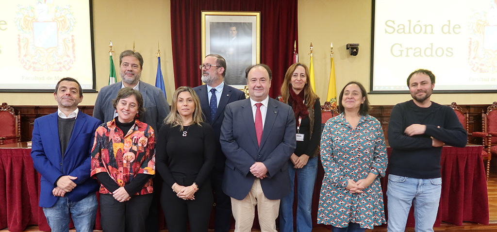 Toma de posesión de profesores titulares y directora de departamento