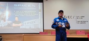 La Escuela Superior de Ingeniería acoge una conferencia del astrofísico Marco Vélez Montaño en la...