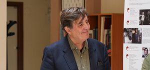 “Me considero un poeta-profesor, por eso este homenaje de la Universidad de Cádiz es tan emociona...
